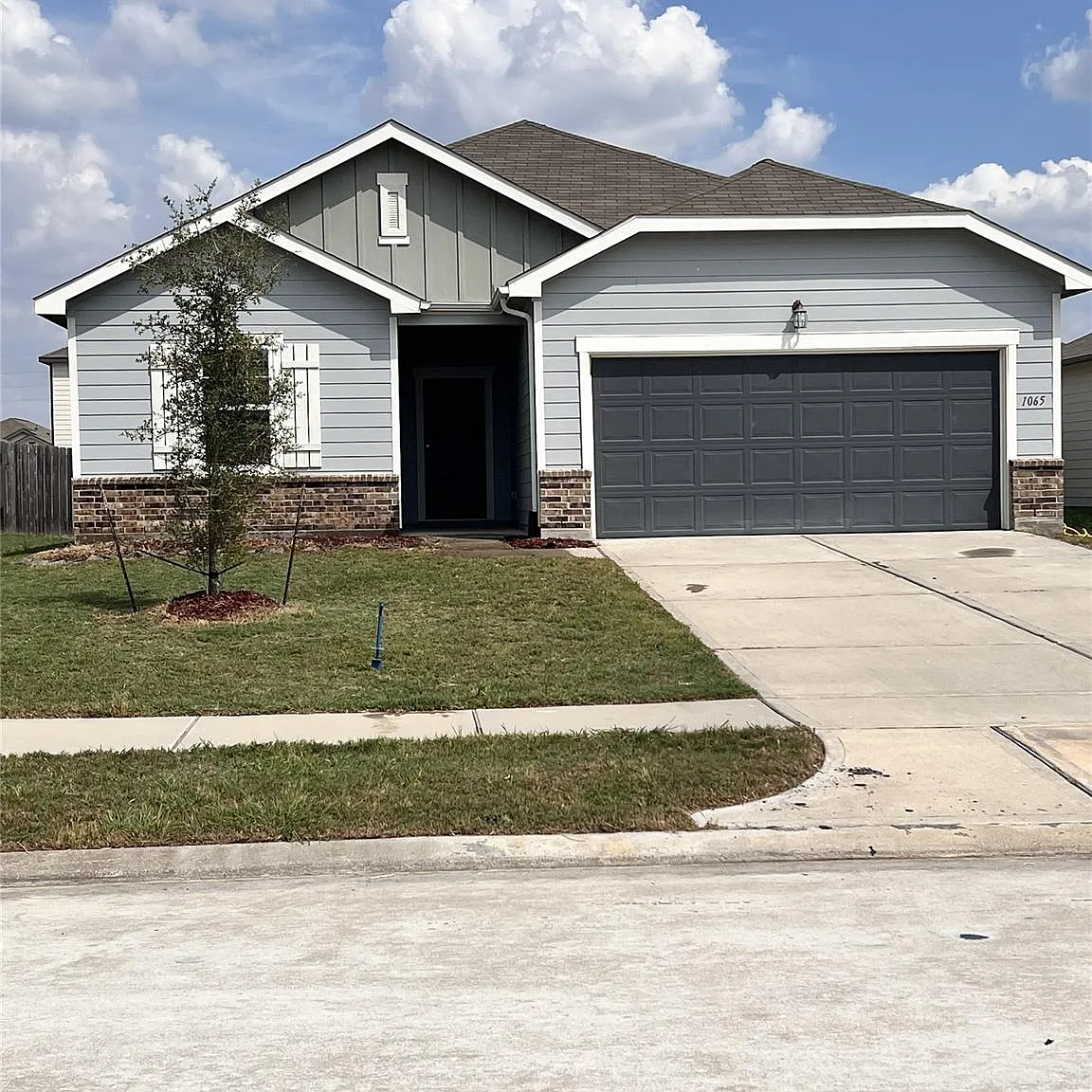 4 bed, 2.0 bath, 1715 sqft, $1,950 — Photo 2