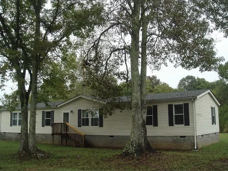 4 bed, 2200 sqft, $2,000 — Photo 1