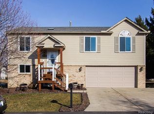 1755 Daisey Ln, Westland, MI