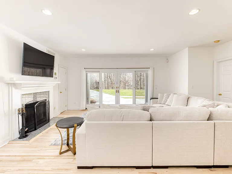 6 Little Ct — Photo 23