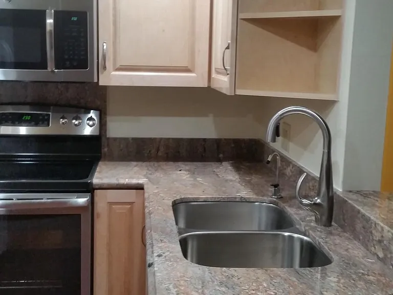 New Granite Counters in kitchen and new custom cabinets