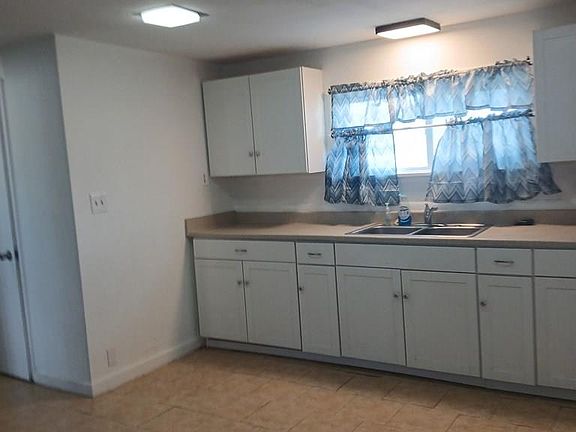 5th image of 694 W Grand Ave