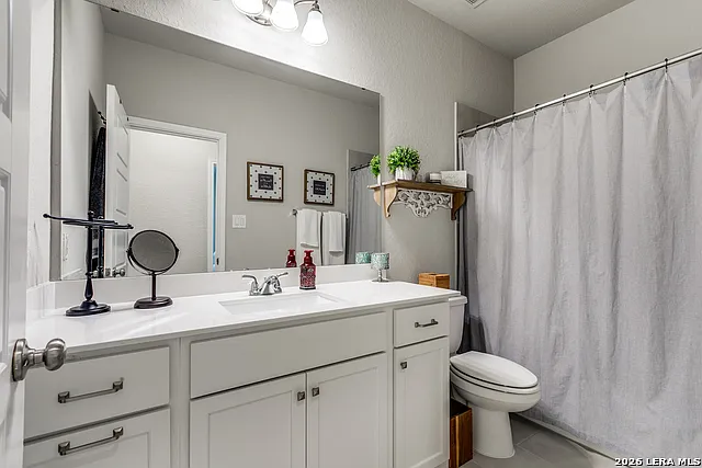 1022 Cadogan Squire — Photo 22