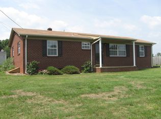 2674 W View Acres St, Hickory, NC 28601