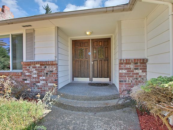 5th image of 13817 12th Ave S