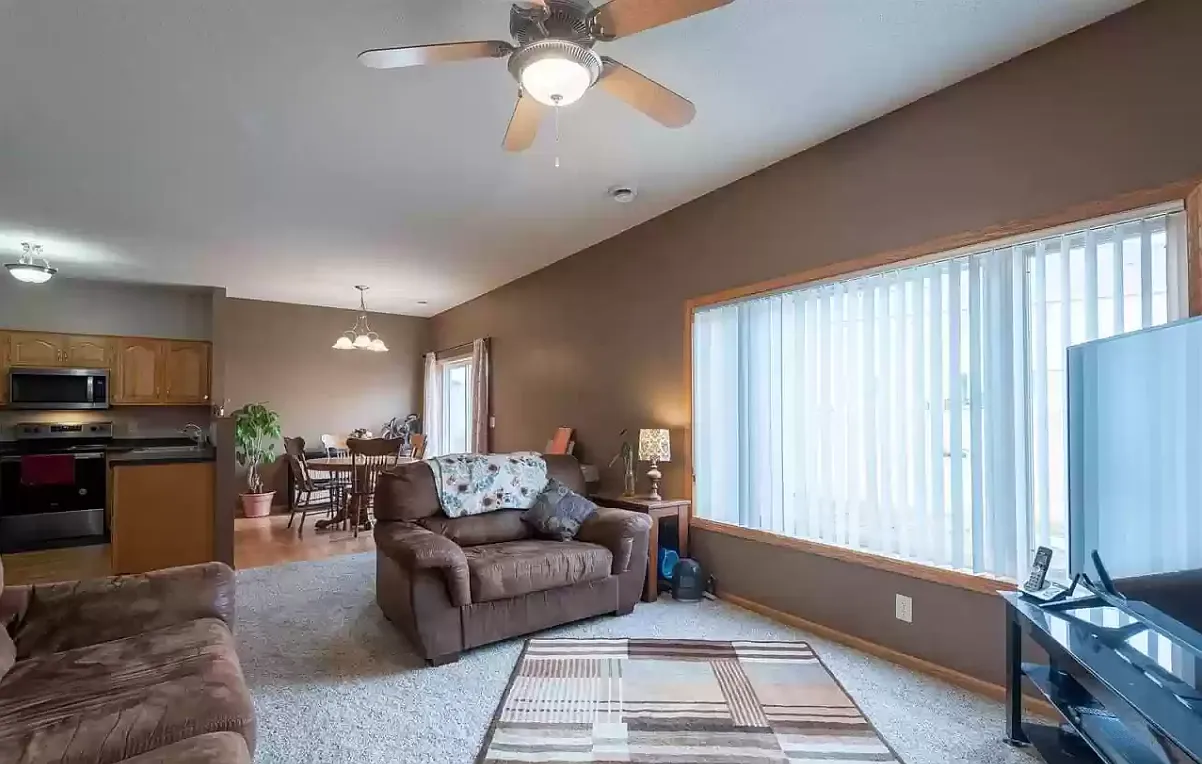 3 bed, 2.5 bath, 1826 sqft, $2,025 — Photo 3