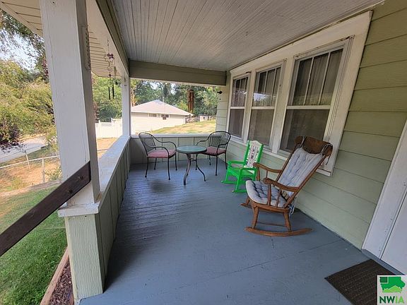3rd image of 3820 Elmdale Ave