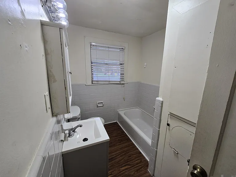 1704 Braddock St — Photo 9