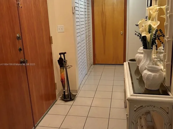 1350 SW 122nd Ave APT 423, Miami, FL 33184