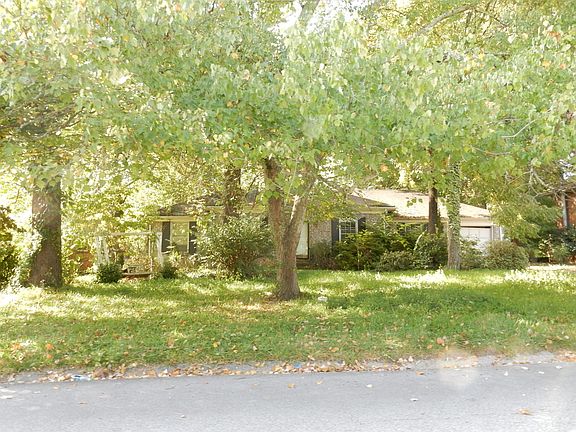 2nd image of 747 Yorkshire Dr