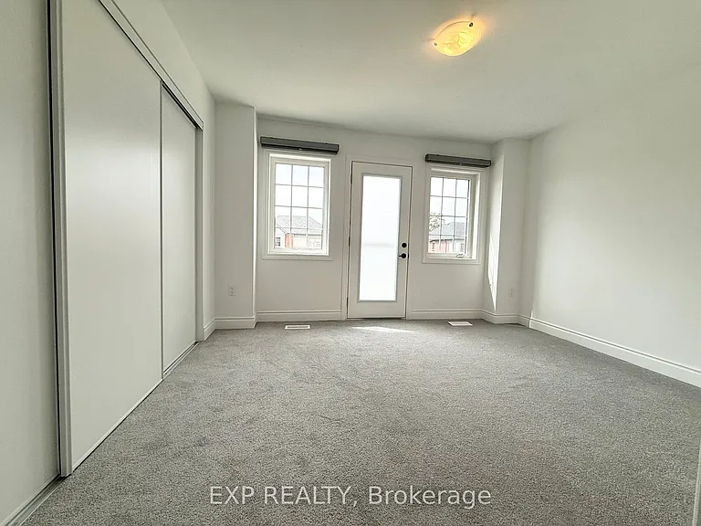 11 Franklin Ave — Photo 20