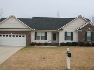 120 Forest Creek Dr, Raeford, NC 28376