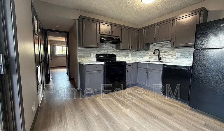1121 N 28th St #14 — Photo 1