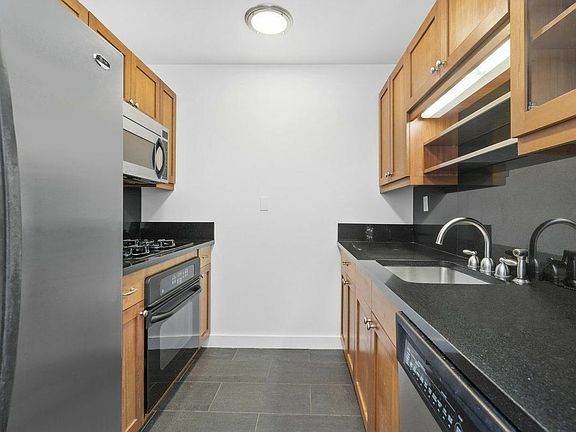5th image of 425 5th Ave APT 21D