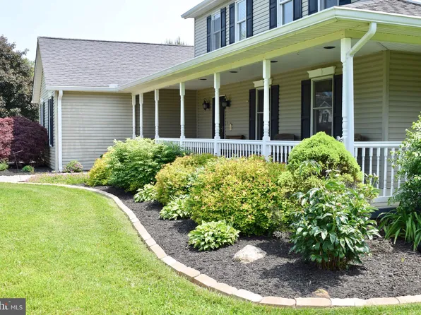 8 Meadow Wood Ln, Landenberg, PA 19350