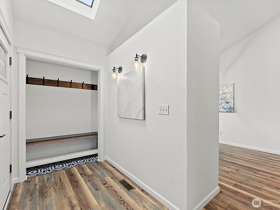 5th image of 107 N Street NE