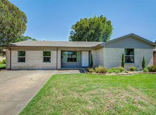 2965 Topaz Ln, Farmers Branch, TX 75234