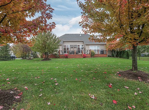 4th image of 1090 Deerpath Rd