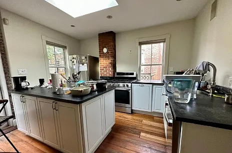 6 bed, $8,200 — Photo 2