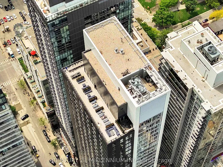 357 King St W #905 — Photo 19
