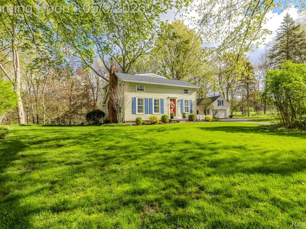 1081 E Tienken Rd, Rochester Hills, MI 48306