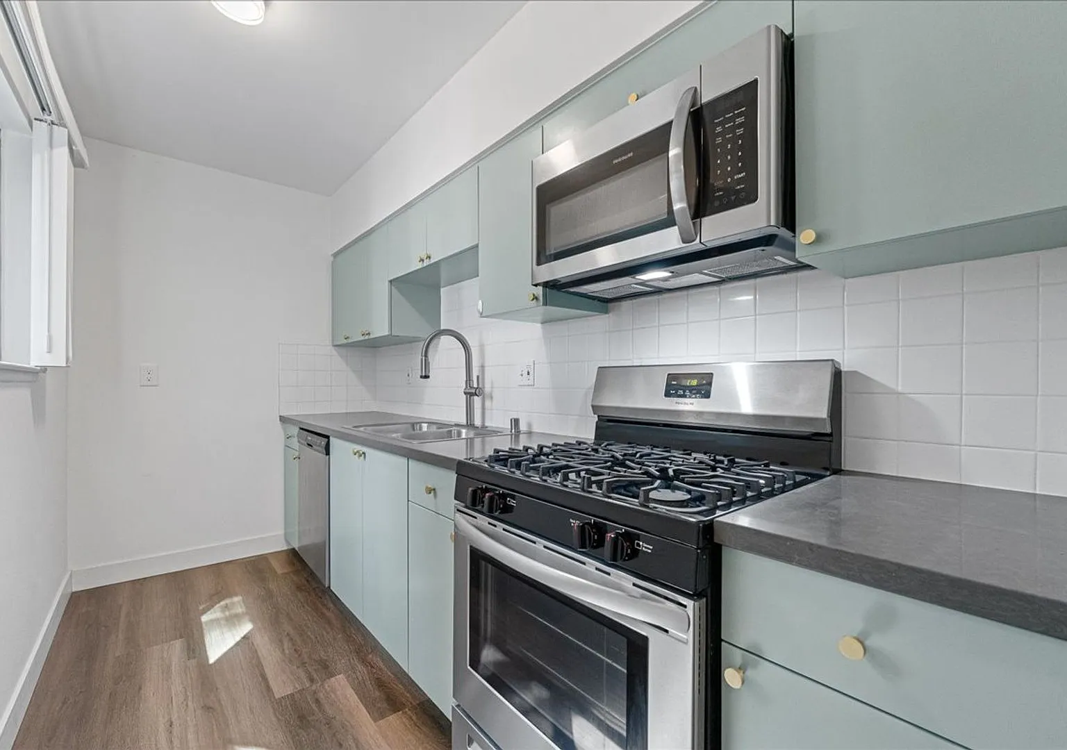 2736 Pomeroy Ave — Photo 4