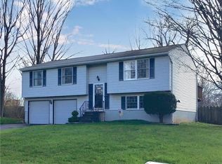 4956 Grapewood Ln, Liverpool, NY 13088