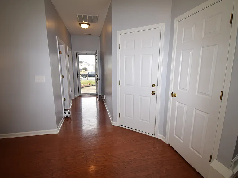 136 Penry Ln — Photo 3