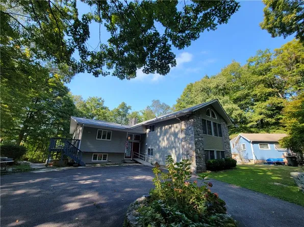 25 Barrett Hill Road, Mahopac, NY 10541