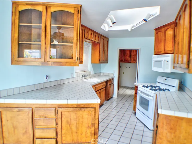 123 W Avenida Valencia — Photo 9