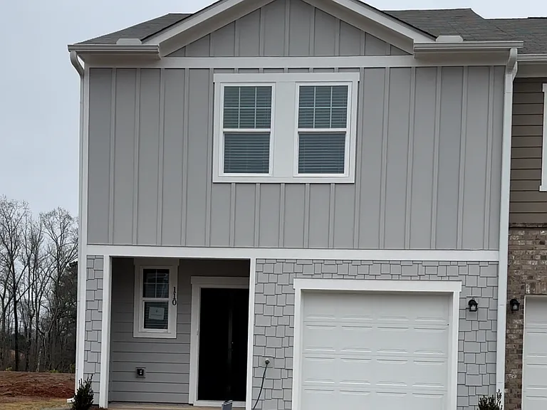 110 Saginaw Ct — Photo 1