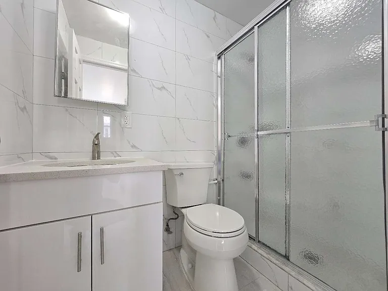 2349 E 22nd St #2F — Photo 4