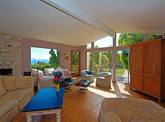3rd image of 3818 Seahorn Dr