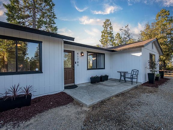 4th image of 41789 Marmot Ln