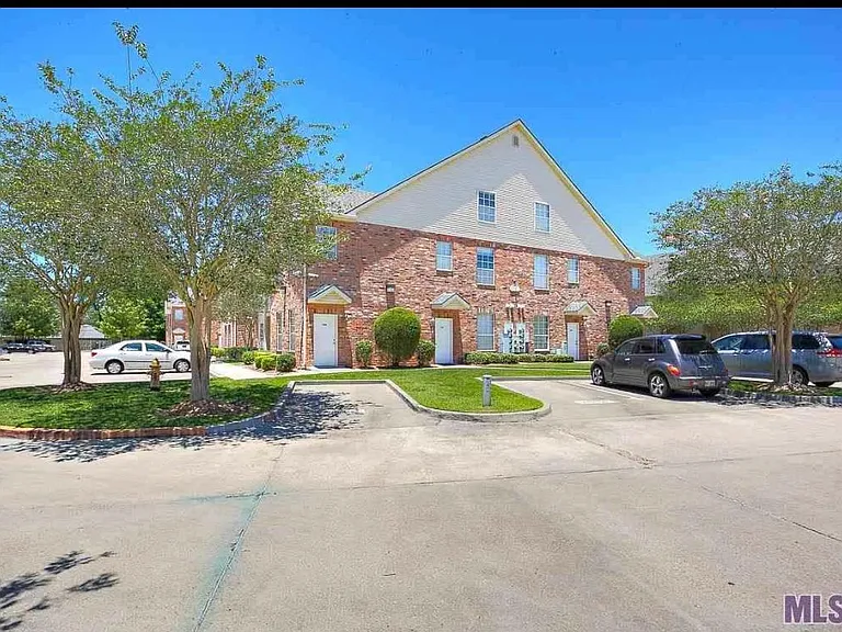 4441 Burbank Dr #608 — Photo 1