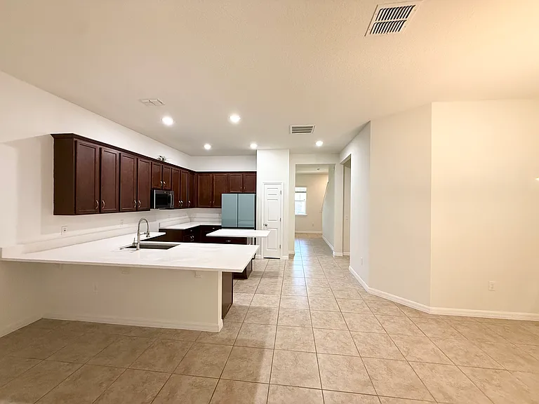 12621 Salomon Cove Dr — Photo 3