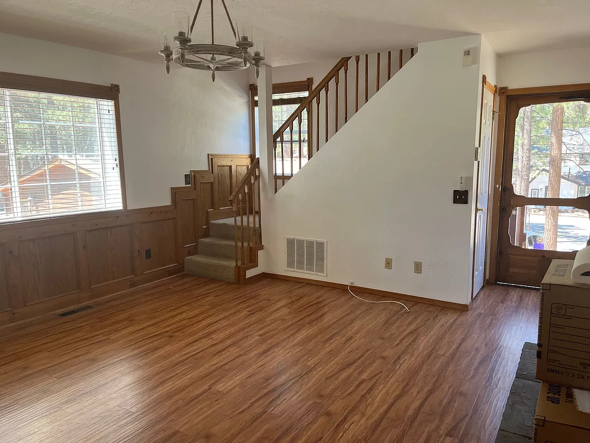 Building Photo - 312 Pineview Dr
