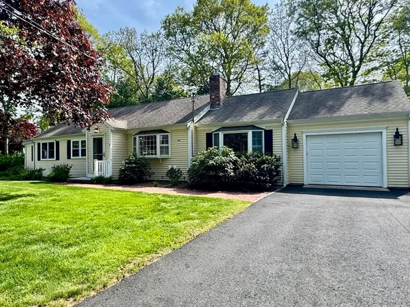 11 Masthead Ln, Barnstable, MA 02630