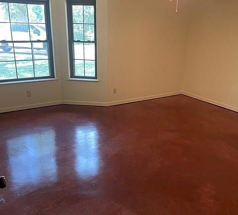 5th image of 821 E Stegall Rd