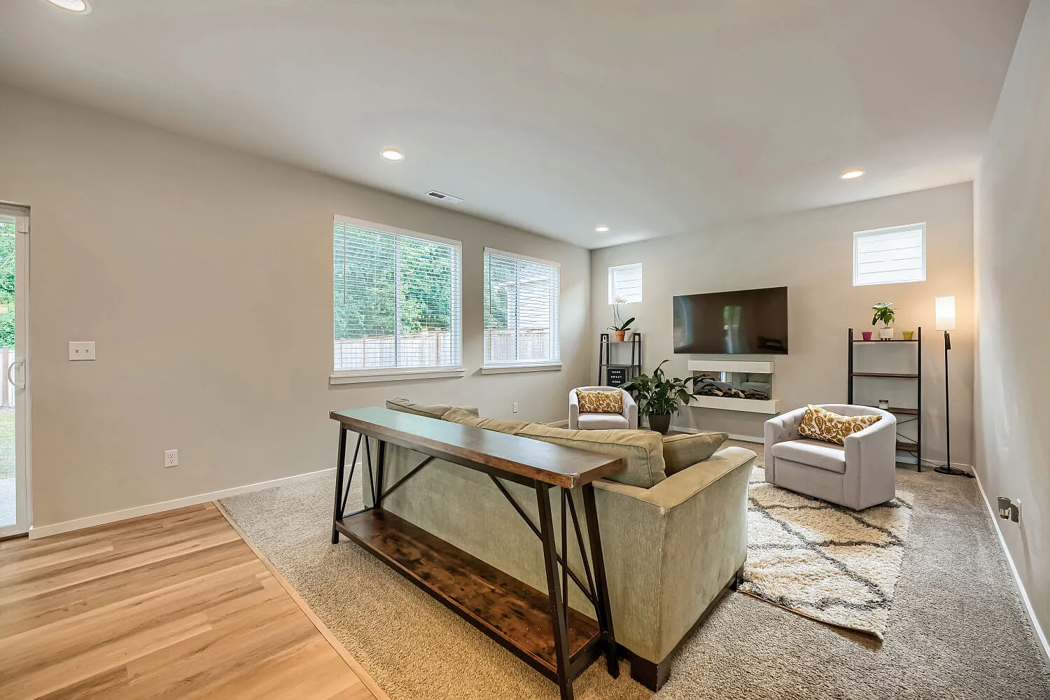 5 bed, 2300 sqft, $3,350 — Photo 4