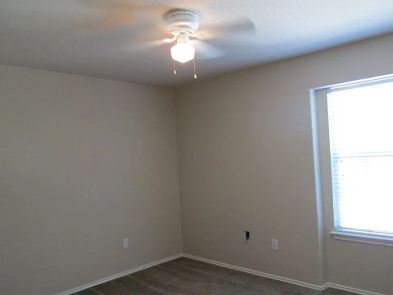 593 Cullen Blvd — Photo 20