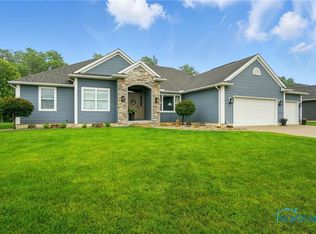 1216 Apache Dr, Wauseon, OH 43567