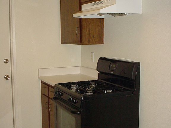 2nd image of 3073 Gladstone St APT 3