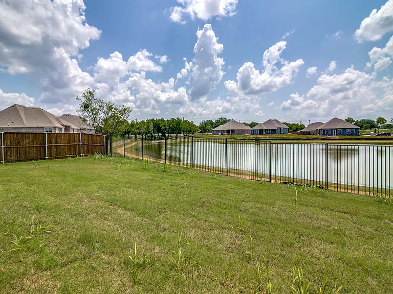 323 Sweetspire Dr — Photo 16