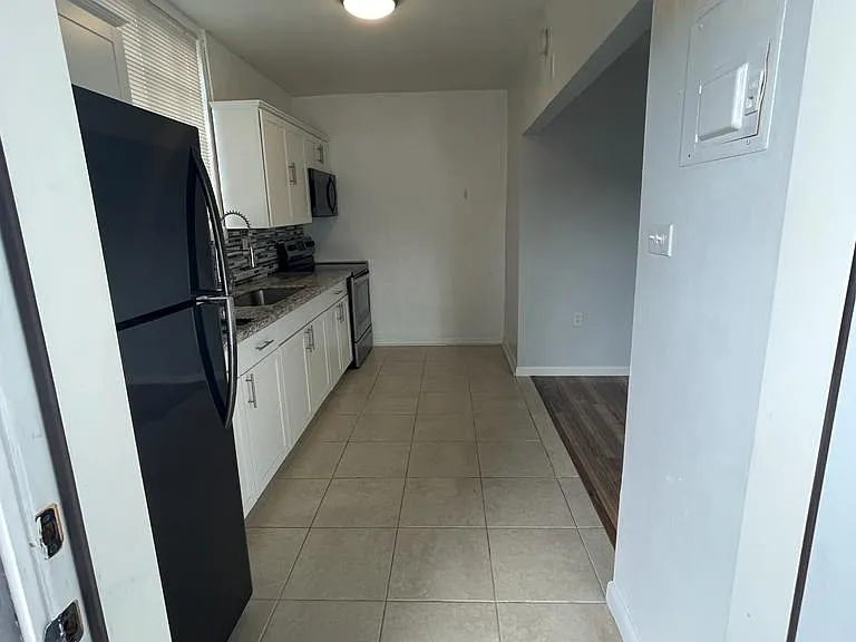 112 SW 67th Ave #2 — Photo 5