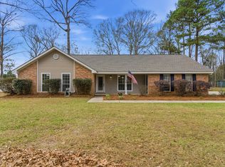 135 Meadowood St, Petal, MS 39465