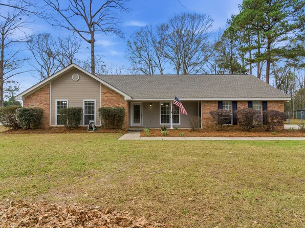 135 Meadowood St, Petal, MS 39465