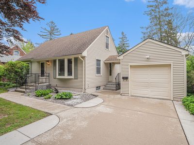 1132 Sabron Dr, East Lansing, MI, 48823