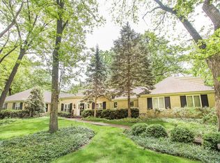 1060 Dairy Ln, Inverness, IL 60067