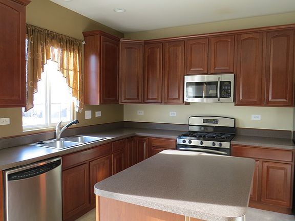 2nd image of 3205 Drury Ln